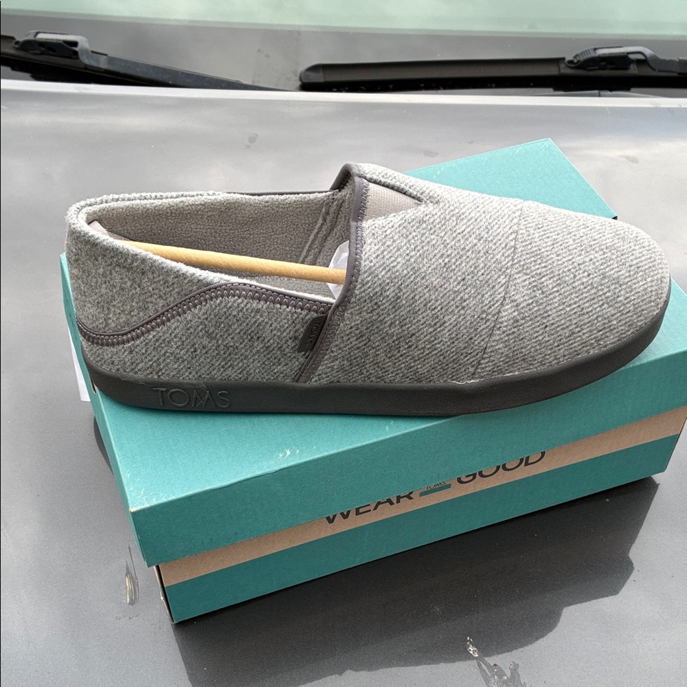 TOMS Men's Light Gray Slip-On Loafers
